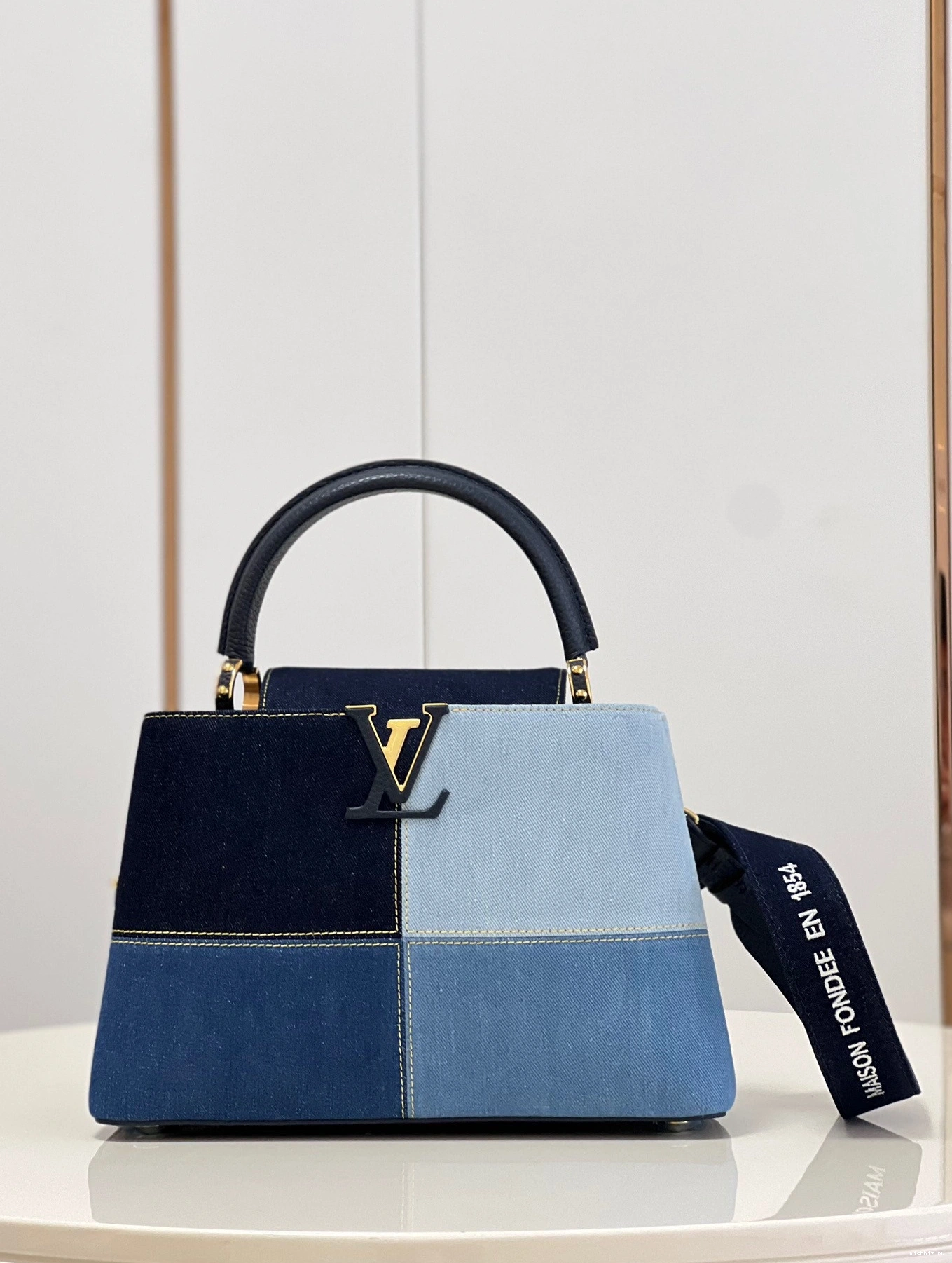 WIS LOUIS VUITTON CAPUCINES MM 0710